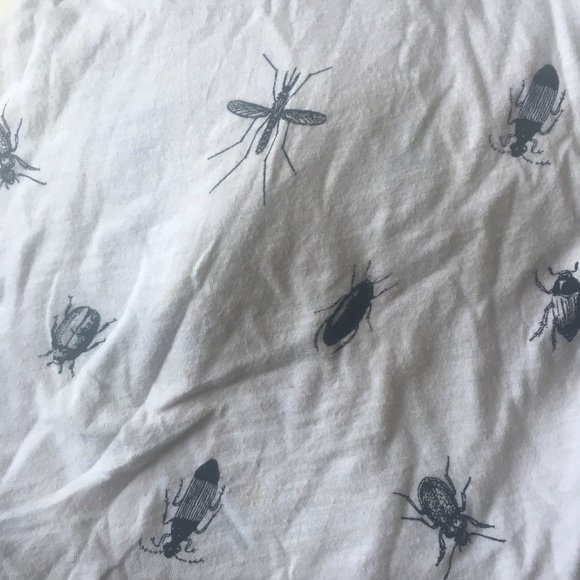 ASO Aria Montgomery Sonny bugs all over tee - Picture 5 of 8